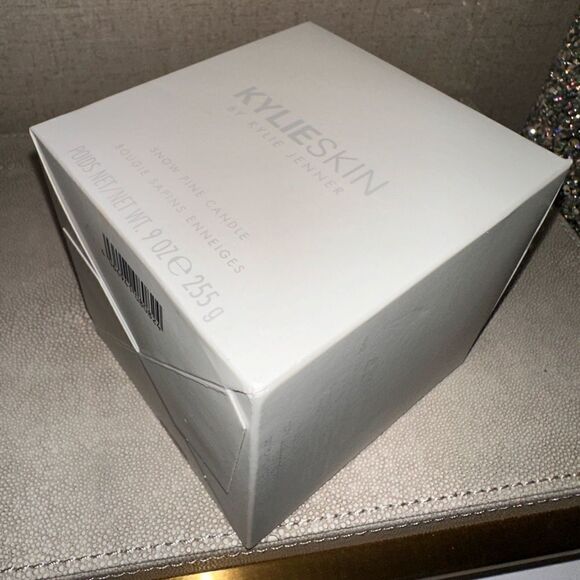 KYLIE COSMETICS/ Kylie Skin Snow Pine Candle-9oz Vegan Soy Wax,55-Hour B… - Picture 8 of 16